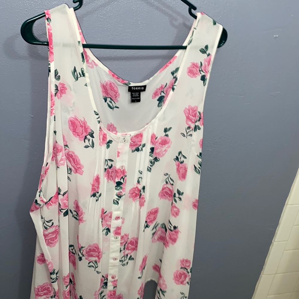 Torrid 5XL blouse white and pink floral print